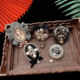 Broschen Berühmte Designer Blume Quaste Brosche Perle Bogen Nummer 5 Schmuck Pins Brosche Für Frauen Vintage Zubehör