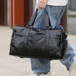 Duffel Bags Male Pu Leather Travel Bag Black Large Duffle Carry On Bolsa Independente Bolsa de Armazenamento Fitness ombro XM6 230309