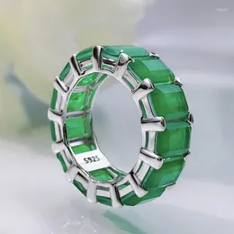 Ringos de cluster Trendy 18k White Gold 5 7mm Síntese de Emerald Eternity Band para Mulheres 925 Sterling Silver Love Engagement Ring