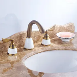 Rubinetti per lavandino del bagno Rubinetto a tre fori diviso per lavabo e doppio separatore freddo aperto Rubinetto per acqua in stile europeo tutto in rame