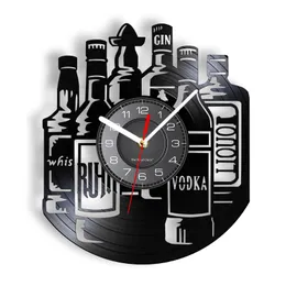 壁の時計酒の装飾時計ウイスキーウォッカジンワインボトルシルエットウォッチ付きバックライトサイレントハンギング装飾