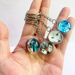 Schlüsselringe Wolfkopfverzierung Glühen Wolf und Mond Schlüsselbund Animalglas Ball Anhänger Mode Luminous Key Ring Schlüsselkette Acces