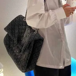 9a Tasarımcı Chanelle Bag Kovboy Alışveriş Çantası Kadın Omuz Çantası Büyük Kapasite Zinciri Plaj Tote Çanta Debriyaj Çantası Yüksek Kalite Lüks Seyahat Debriyaj Çantaları