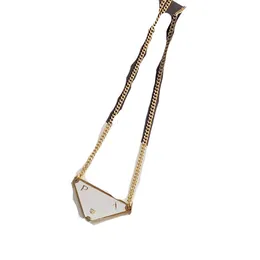 Collana di design a triangolo laureato di moda Collane con ciondolo asimmetrico da tennis per catena da donna Gioielli in acciaio inossidabile placcato oro