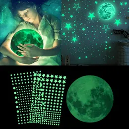 Muurstickers kerstversieringen Luminous Moon Stars Wall Stickers gloeien in de donkere 3d bubble dot ster voor thuis kinderkamer plafond decor fluorescent J230309
