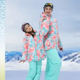 Семейные подходящие наряды Honeyking ParentChild Outfit Snowsuit Ski Ski Winter Outdoor Sports Теплый ветрозащитный водонепроницаемый ватный ватный ванна и брюки установлены 230310