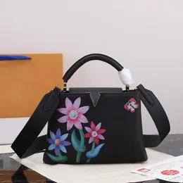 Capucines Çanta Çanta Tote Çanta Kadın Flap Crossbody Çanta Clemence Deri Altın Donanım Çıkarılabilir Geniş Kayış Bayan El Cüzdanı 27 cm