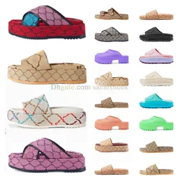 2023 Berömda designer Sandaler Män kvinnor Summer Slide Slipper Flats Tjock Bottom Flop Flops Brodered Flowers Printed Jelly Rubber Leather Beach Coach Sandales