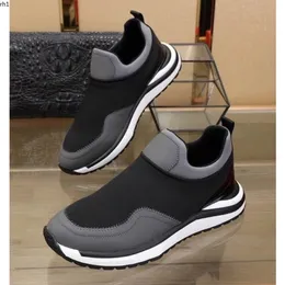 Casual Shoes Luxury Designer Sneaker äkta spetsig tå race löpare utomhus är US38-44