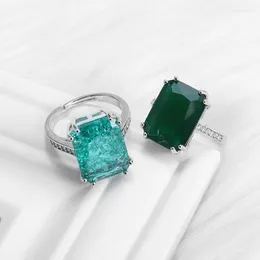 خواتم الزفاف رائعة ورشيقة مربعة كبيرة مربعة الحجر الأزرق الخاتم سيدات فاخرة المجوهرات الأخضر مكسرة هدية