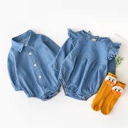 Rompers baby bodysuits baby bomullskjorta krage cowboy bror syster bär triangulära krypkläder baby flicka klädno sock 230311