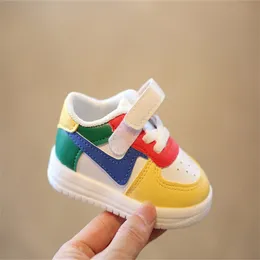 Pojkar sport småbarn läder lägenheter barn sneakers casual spädbarn mjuka skor för barn flickor baby 230310