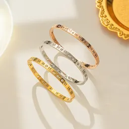 Luksusowy projektant marki bransoletki Kobiety Projektant Boletka Letter Jewelry 18K Gold Splated Stael Stael Wedding Banles Prezent