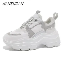 Sukienka buty Jianbudan Sneakers Kobiety Spring Damskie trampki Wysokość Zwiększenie białych czarnych jesiennych buty Buty oddychające Buty rozrywkowe 230311