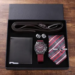 Armbanduhr 5pcs/Set Herrengeschenke Set Fashion Sport Watch Männer Ledergürtel Brieftasche Manschettenknöpfe Krawatten -Geschenkbox für den gegenwärtigen Tropfen