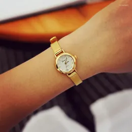 Avanadores de punho Moda Women Quartz Analog Watches Simples Small Dial Delicate Watch Business Business Wrist Leather Relogio feminino 10.24