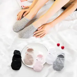 Kadın SOCKS 2023 Kısa Mektup Çizgili Kadın Komik Kawaii Meias Silikon Slip Sooks