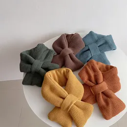 Halsdukar lindar baby halsduk i hösten och vintern ren färg stickad för barn varm mjukt tyg mode tjocknar 230311