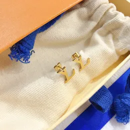 Vari orecchini di design vintage Orecchini per stalloni di lusso 925 Designer Silver Earring Letters Gioielli Regali da sposa