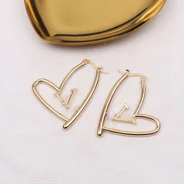Heart Design V Letts Studs Marca de oro White K White Drop Pendientes para mujeres amantes de las mujeres Dama de regalo Fashion Exagerated Engagement Party Wedding Bride Jewelry