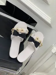 A23 designer kvinnor sandaler damer lyx äkta läder tofflor platt sko baily slitage kjol bowknot pärla blommor dekorativ skoslåda storlek 35-40 tofflor flickor