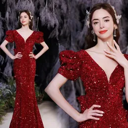 Sexy lange glitzernde Ballkleider 2023, schiere V-Ausschnitt, luxuriöse rote Kristalle, Diamant-Pailletten, Meerjungfrau, schwarze Mädchen-Abend-Party-Kleider in Übergröße, rote Robe de Soiree