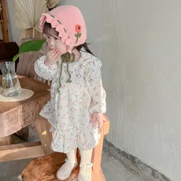 帽子帽子かわいい赤ちゃんキャップ花羊毛編みの子供キャップ冬の屋外のカジュアルサンハット女の子のためのクリスマススーツ0-3歳の赤ちゃん230313