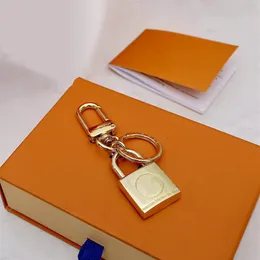 تصميم العلامة التجارية عالية QUALTIY مصمم الفضاء keychain keychain تصميم مفتاح حلقة سبيكة سلاسل مفتاح السيارة المعدنية مربع هدية 233i