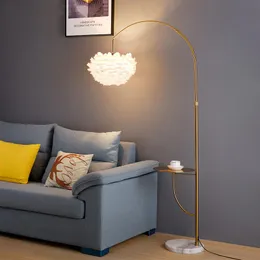 Luminárias de piso sofá lâmpada de mesa vertical para sala de estar de cama de cama com café penas românticas