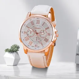 Wristwatches Double-Layer Letterlijke Eenvoudige Riem Horloge Mannen En Vrouwen Mode Universele Quartz Zilveren PolsbandWristwatches