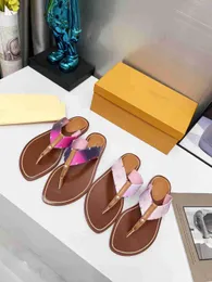 Women Designer Leather Flat Slipper Girl Studs Thong Sunny Slide Sadnal Lady V-Shaped Strap Rubber Sole Flip Flop Sneakers Size 35-45