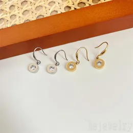 Hooks Earings Designer för kvinnorörhängen Crystal Metal Vackra mode Lady Luxury SMycken Moving Mens utsökta pläterade guldörhängen runt ZB008 F23