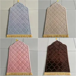 Carpets Soft Prayer Mat for Muslim Ramadan Nonslip Flannel Worship Paded Carpet Portable Embossed Floor Carpets Home Prayer Travel Rug
