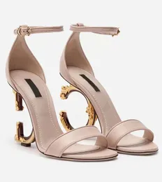 2023 Berömda Keira Sandals Shoes for Women Polished Calfskin Baroquel Heels Patent Leather Lady Gold-Plated Carbon Gladiator Sandalias Party Wedding EU35-42
