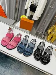 2023 Diseñador de lujo Mujer Paseo Sandalias planas cómodas Zapatillas de mezclilla veraniegas Chanclas Zapatillas Tamaño EE. UU. 4 -11