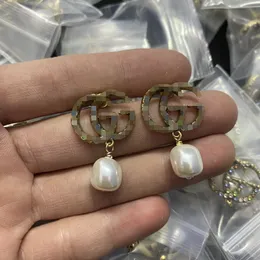 Kadınlar 18K Gold Saplama Lüks Marka Tasarımcıları Mektuplar Geometrik Ünlü Bayanlar Yuvarlak Kristal Rhinestone İnci Küpe Düğün Partisi Jewerlry GE-053