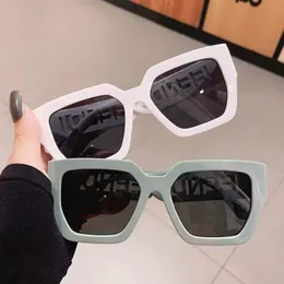 Desinger Kvinnors sommarsolglasögon med rund ansikte Big Face 2023 Ny UV-säker makeup Artifact Solglasögon Kvinnor Fashion Box Fall Luxury Brand Sun Glasses Letter Frame