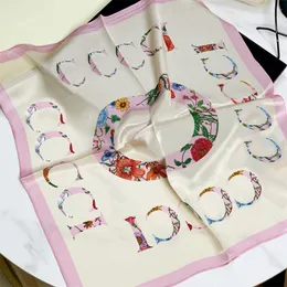 Letni designerski szalik dla kobiet szal jedwabny kwadratowy szalik na głowę chustka 70cm dzianina luksusowe pudełko list kwiat moda szaliki