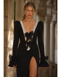 Casual jurken Sexy Wit Black Mermaid Avondjurk Deep V-Neck Sweep Train lange mouw pailletten boog prom Formal High Side split-jurken