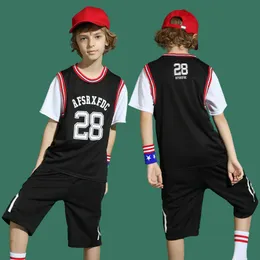 2023 Nyaste barn set Designer Tracksuis Outdoor Sports Basketball Suit Two Piece Set Boys Dreattable Jersey Football Set Athletic Wear