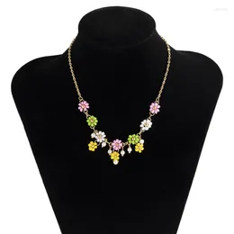 Catene da donna fatte a mano con perline di riso Collana colorata con piccole margherite Collana in lega con clavicola resistente allo sbiadimento Stesso braccialetto stile cavigliera Set regalo