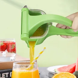 Juicers Portable Manual Juice Squeezer Handtryck Multifunktionell orange Juicer Pomegranat Lemon Squeezer Kök Tillbehör 230314