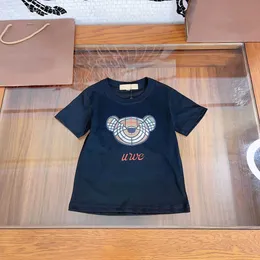 23SS 어린이 디자이너 브랜드 짧은 슬리브 티셔츠 소년 소녀 같은 스타일 순수면 라운드 넥 클래식 작은 곰 로고 인쇄 새로운 여름 제품 어린이 의류