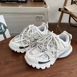 Klänningskor kvinnlig man pappa vuxna plattformstränare stilfulla chunky sneakers för kvinnor män vit sport tjock ensam skor 230313