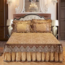 Gonna da letto Lusso Europa Biancheria da letto principessa Gonna da letto Set Federe Velluto spesso Lenzuola di pizzo caldo 1/3 pezzi Coprimaterasso King Queen Size 230314