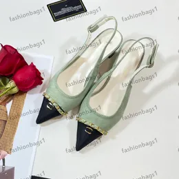Sandálias de corrente pontiagudas emendando camurça pequena fragrância chinelos de salto médio sapatos femininos sensuais com cadarço sapatos de balé sapatos de escritório sapatos individuais de design de luxo casual sapatos de caminhada