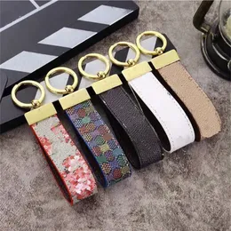 2024 Multicolor Keychain Brand Designers Key Chain Womens Fashion Bee Buckle Keychains Car Keyring Handmade Leather Men Women Bags Pendant Accessories 1