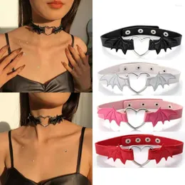 Collana con cuore in metallo gotico con ala di pipistrello in pelle punk regolabile per donne ragazze regali cosplay di Halloween