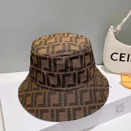 Мужские женщины -дизайнеры ковша шляп