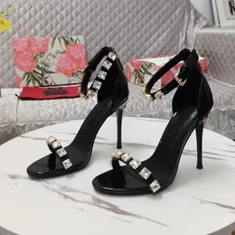 Crystal High Heel Sandals Women Square för att borra spännet Sandaler Summer Ladies Runway Party Dress Shoes 11cm High Hee Sandals Patent Leather 35--42 Storlek